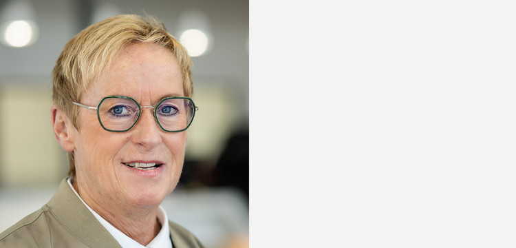 Edith Spangenberg, Verwaltung 